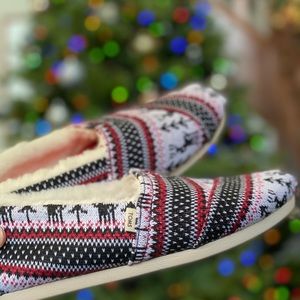 Toms holiday slippers